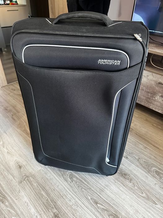 Куфар с 4 колела American Tourister
