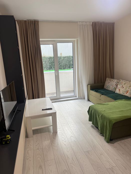 Închiriez apartament