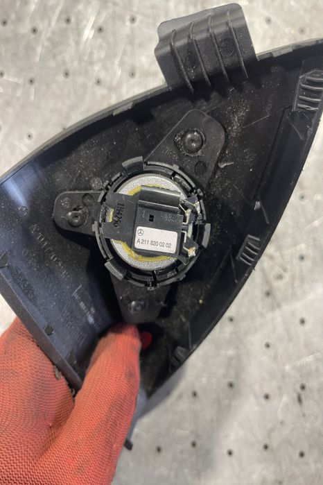 Tweeter fata dreapta A 211 820 02 02 A 211 820 02 02 A 211 820 02 02