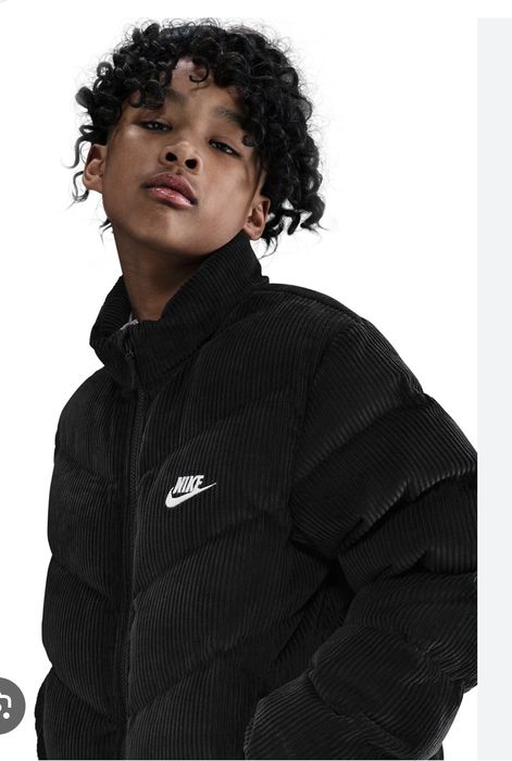 Чисто  ново яке на NIKE
