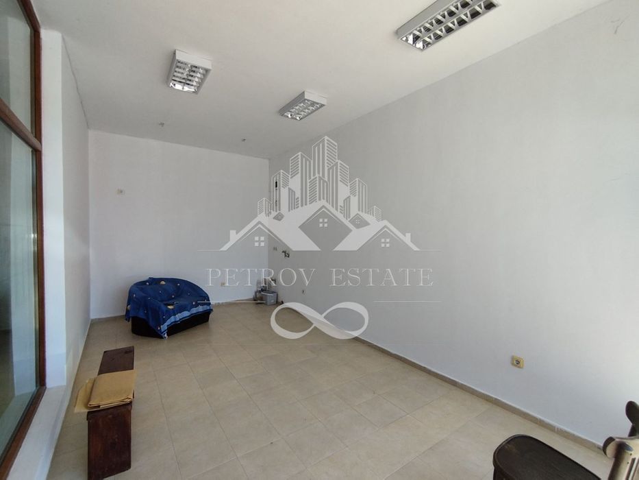 Дава се под наем Магазин в Велинград - 24 кв.м за 153 € - Снимка #1