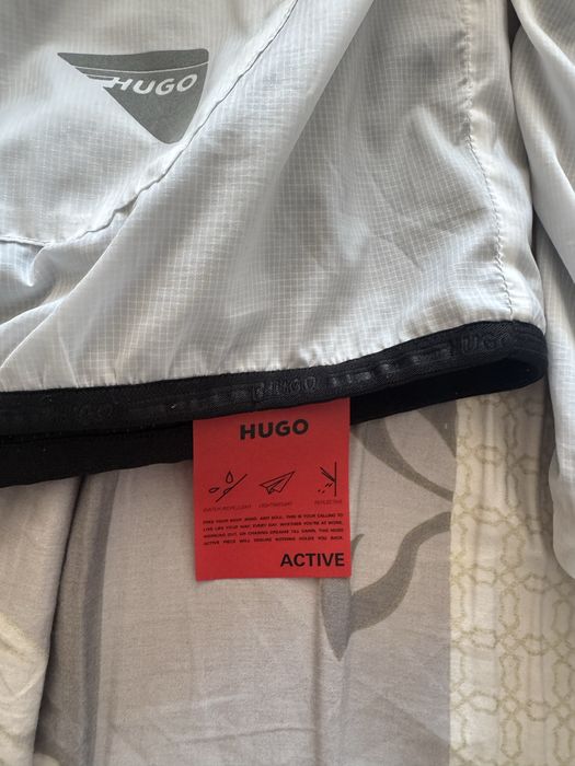 Hugo Boss ветровка бяла