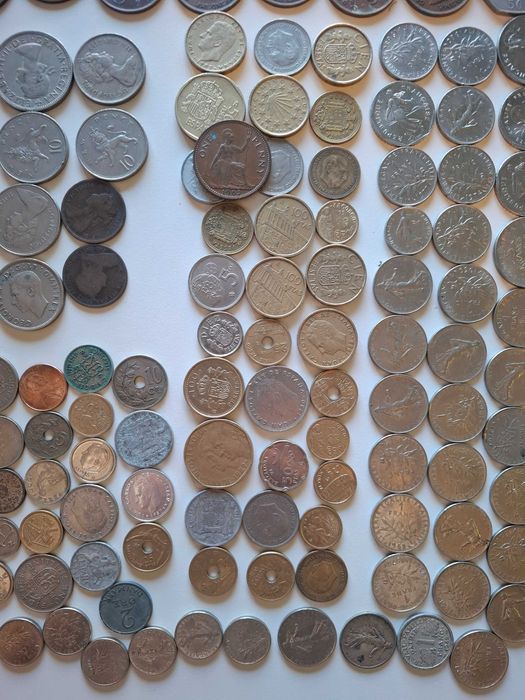 Огромен лот над 1000 монети