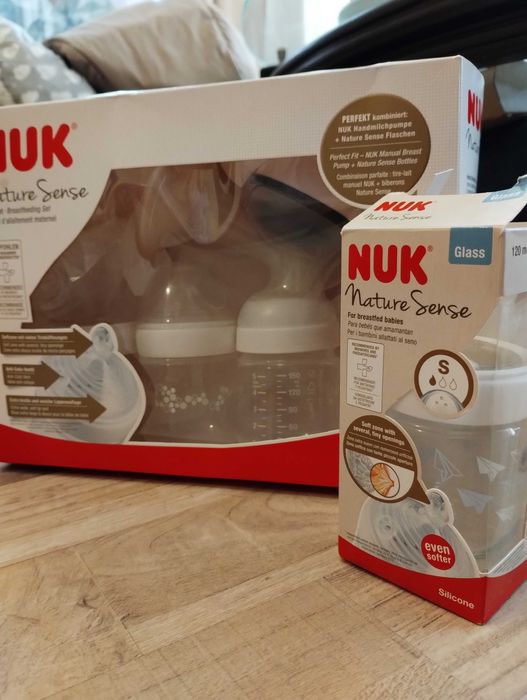 Ръчна помпа за кърма на Nuk + принадлежности