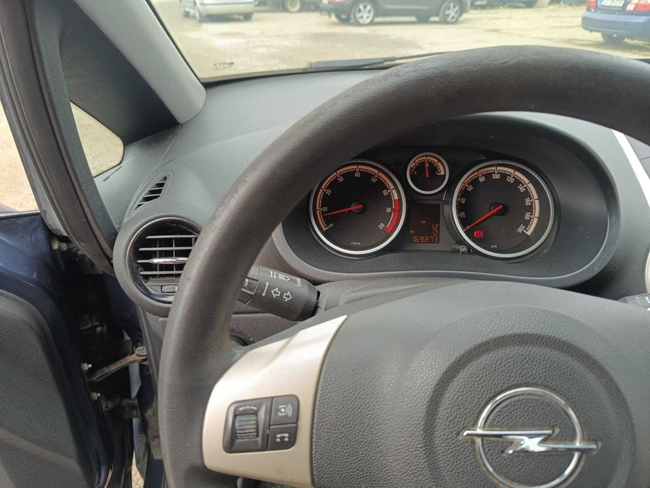 Vând Opel CORSA D 2009