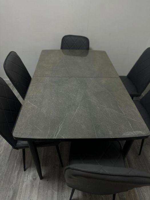 продаю стол со стульями