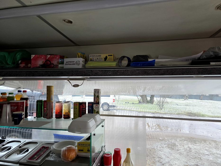 Мерцедес кемпър за бързо хранене готов за работа