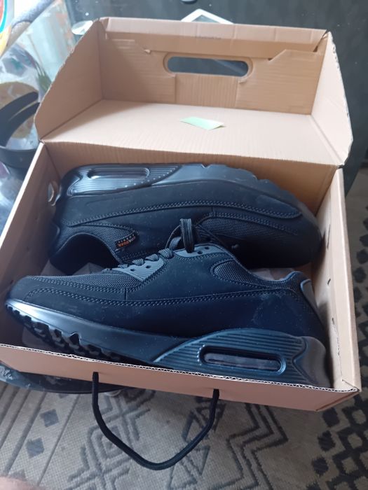 Чисто нови обувки