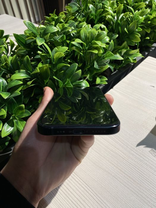 Айфон 15 черный цвет с гарантией телефон идельный аккумуллятор 92% сос