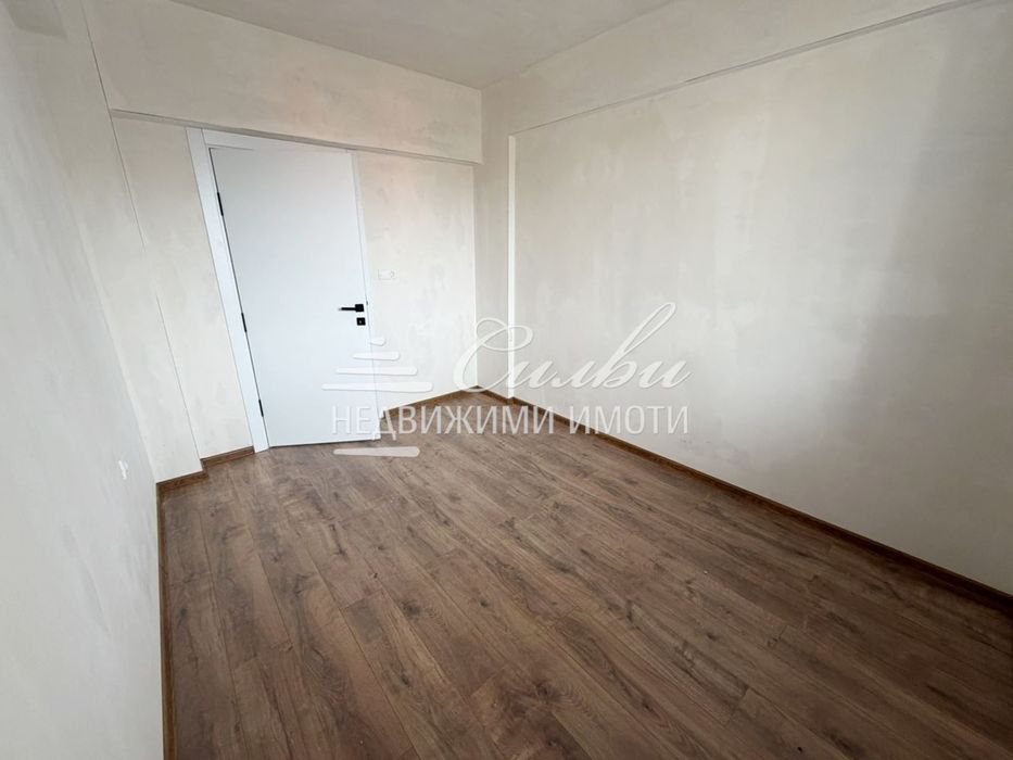 Продава се Тристаен апартамент в Шумен, Тракия - 84 кв.м за 699 €/кв.м - Снимка #5