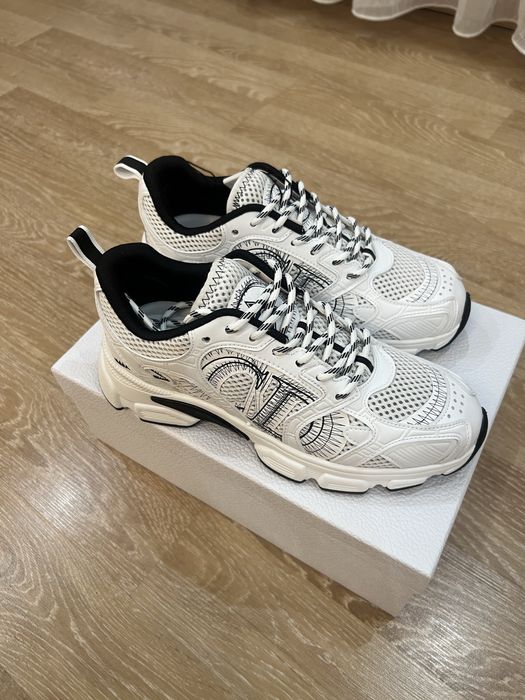 Кроссовки новые