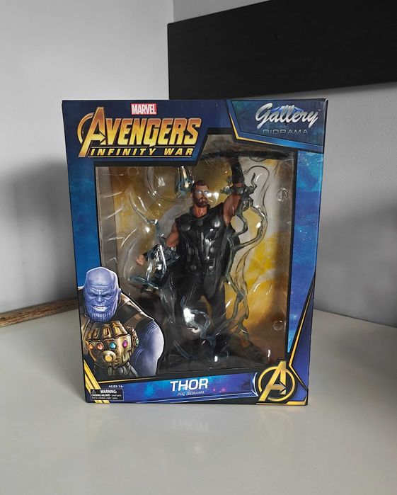 колекционерска фигура Diamond Select Marvel's Avengers - Thor Odinson