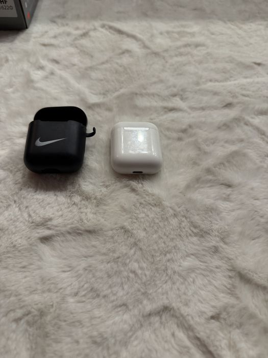 Apple AirPods 2 + cutie încărcare, stare bună