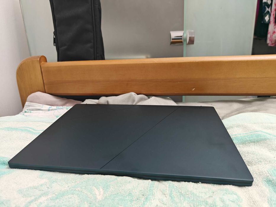 Asus Zenbook 14 (ultra 9 285H)
