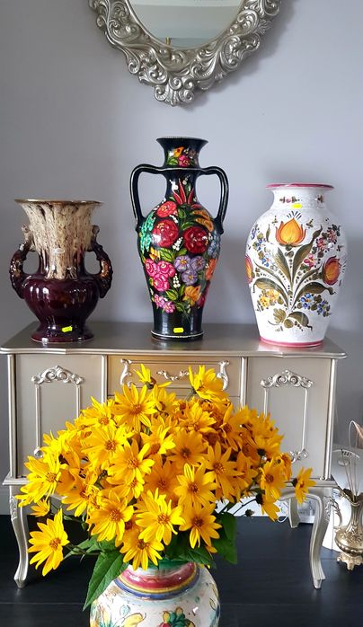 Vas vechi din ceramică