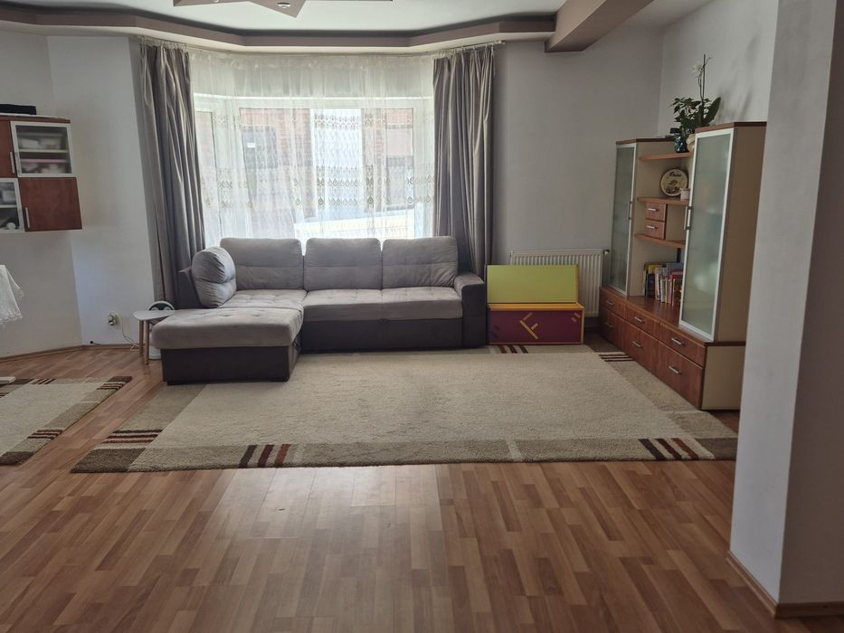 Apartament la vila de vanzare pe Sarmas