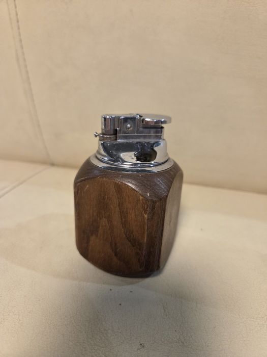 Ретро японска бензинова запалка