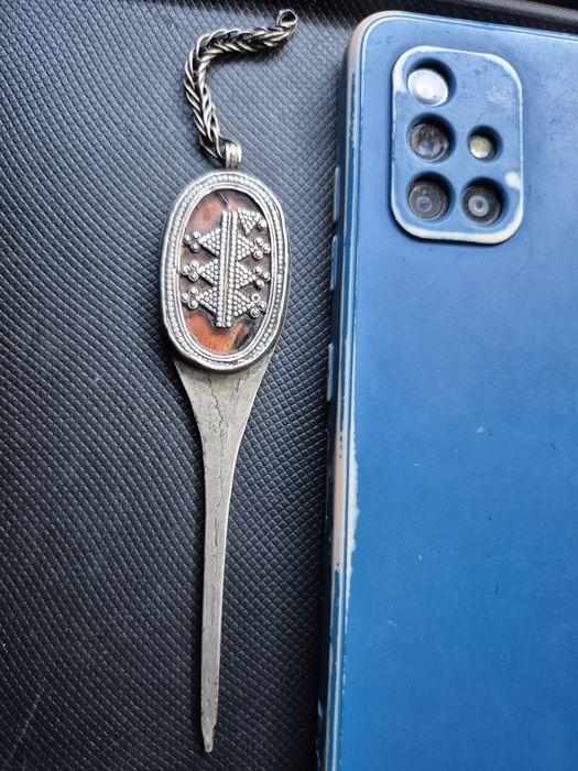 Қол Кілем тағы басқа қол өнер сатылады