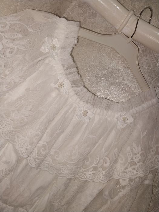 Платье с кружевами