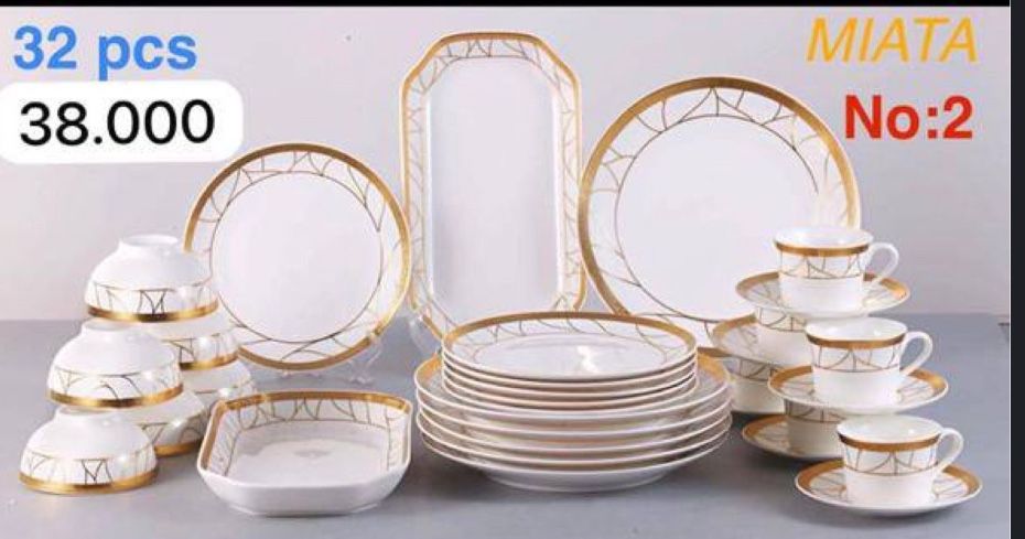 Набор передметов посуды