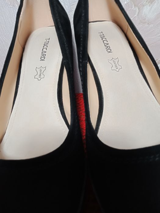 Продам чёрные замшевые туфли