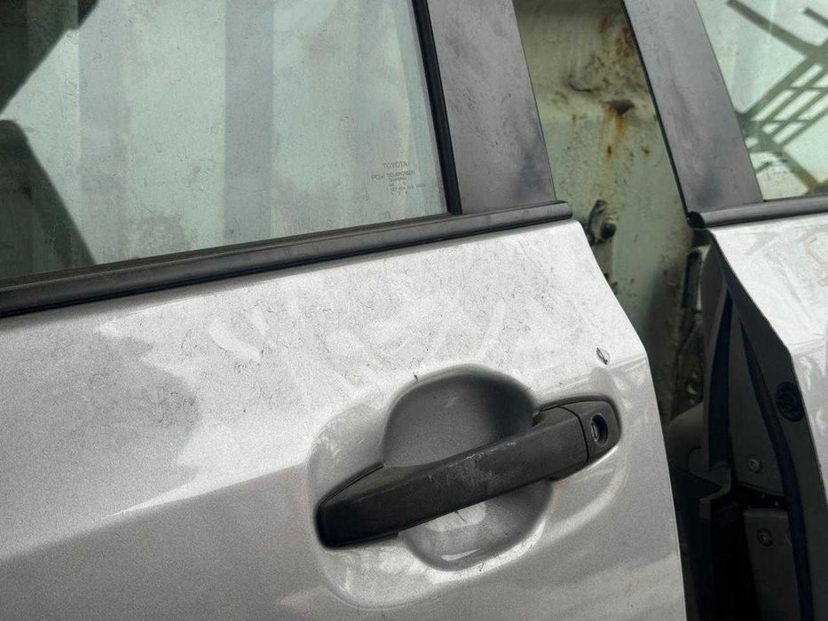 Двери Toyota Siena