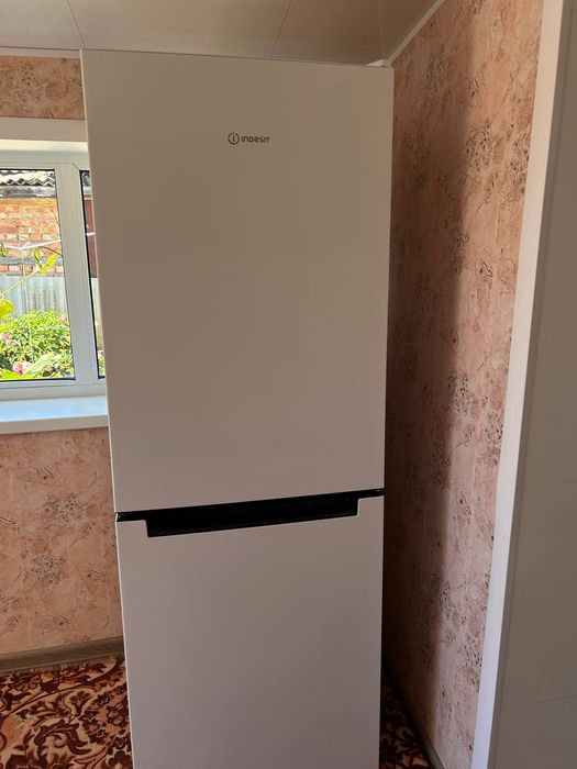 Холодильник Indesit