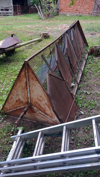 Vând tractor international 1056 xl și o combina class senator