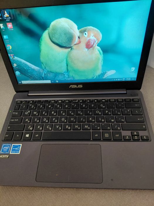 Лаптоп ASUS E203N