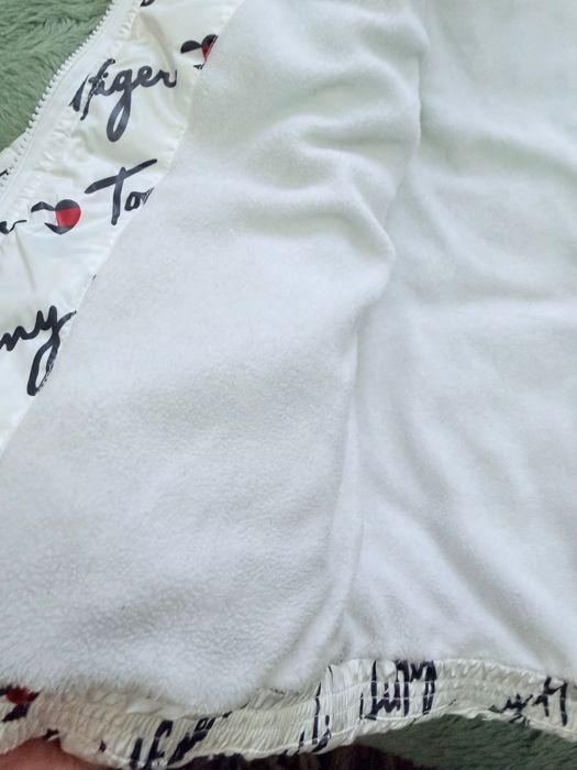 Продает зимняя куртка Tommy Hilfiger на девочку
