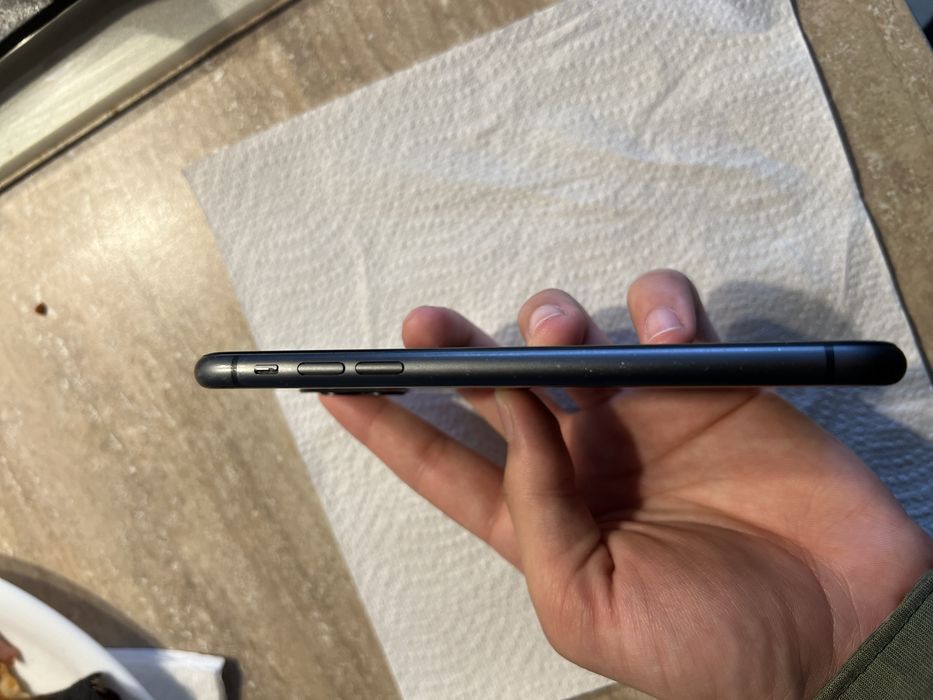 Iphone 11  200€