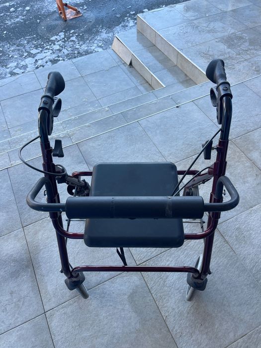 Проходилка/Ролатор за възрастни