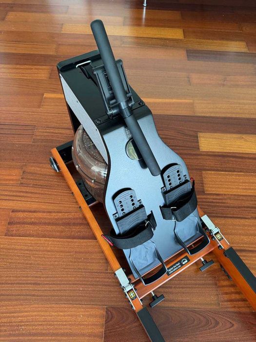 Aparat de vâslit (rowing machine) Kingsmith WM10 – pliabil, stare impecabilă