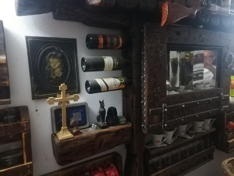 Șemineu pentru interior și vinoteca