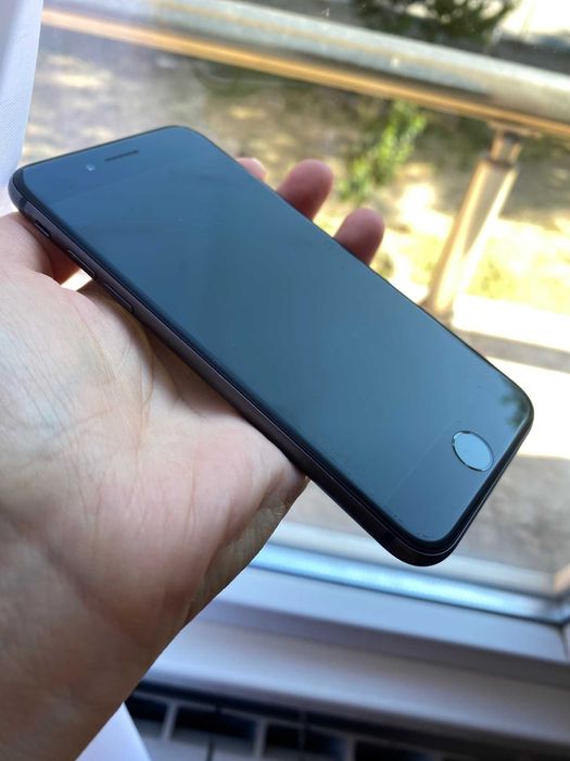 IPhone 8 64GB, цвят space gray- много добро козметично състояние
