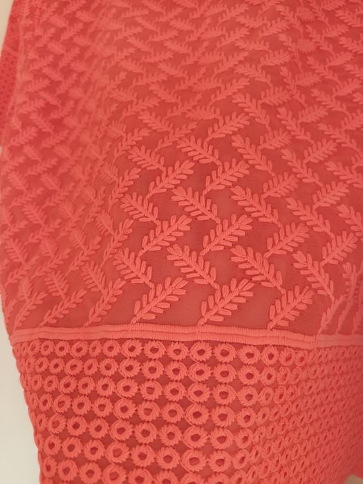 Бродирана коралова блуза