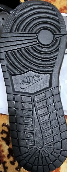 Продам кроссовки