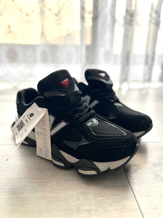 Adidasi New Balance 9060