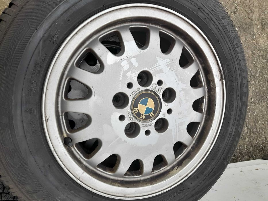 Продава оригинални алуминиеви джанти с гуми,BMW,15 цола