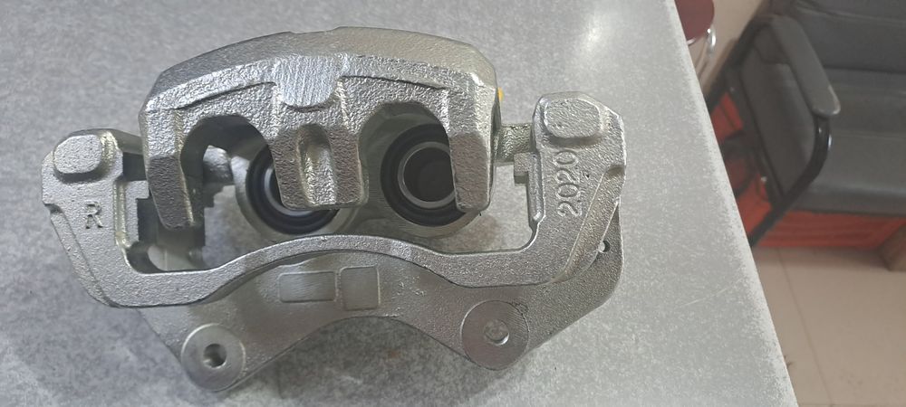 Суппорта передние Mitsubishi Montero Sport