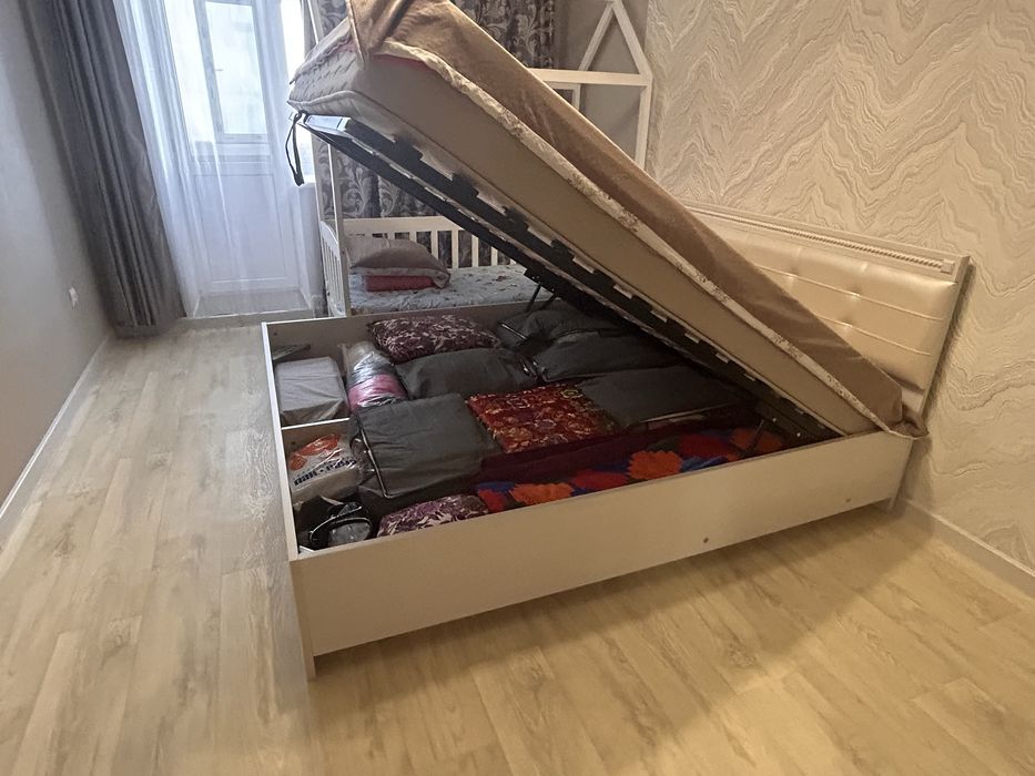 Двухспальный кровать