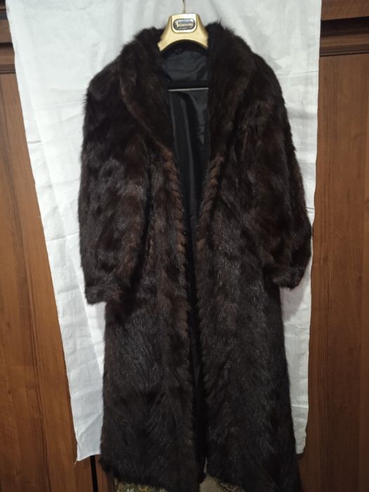 Женская норковая шуба.