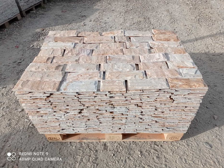 Тикла ЕООД - облицовка оформен жълт естествен камък-гнайс.