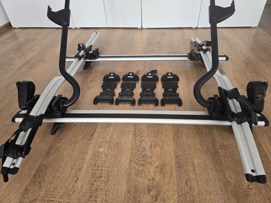 Vând două suporturi THULE pentru bicicletă împreună cu două bare transversale THULE de fixare pe automobil