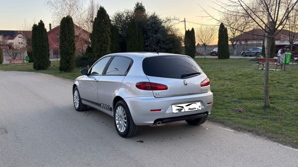 Alfa Romeo Facelift 122000 km Reali an 2010