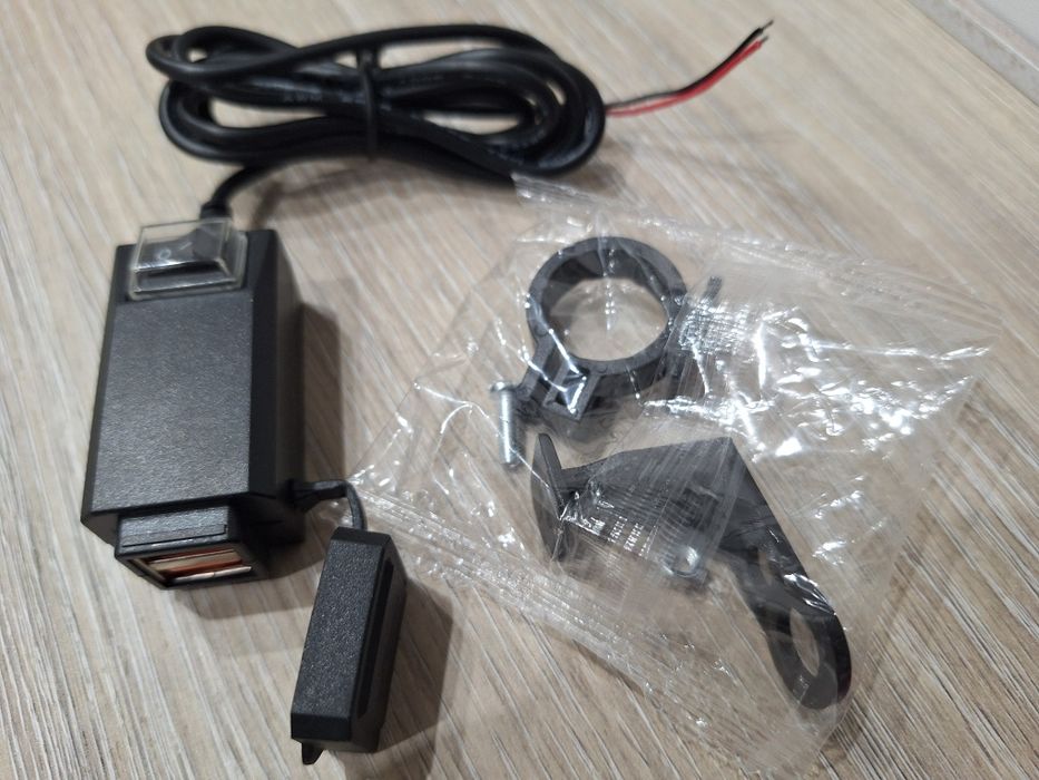 USB зарядно за мотор и за всичко на 12V