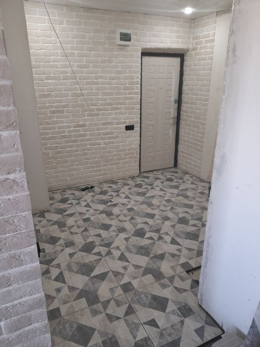 Кафель,ламинат,линолеум,плинтус.