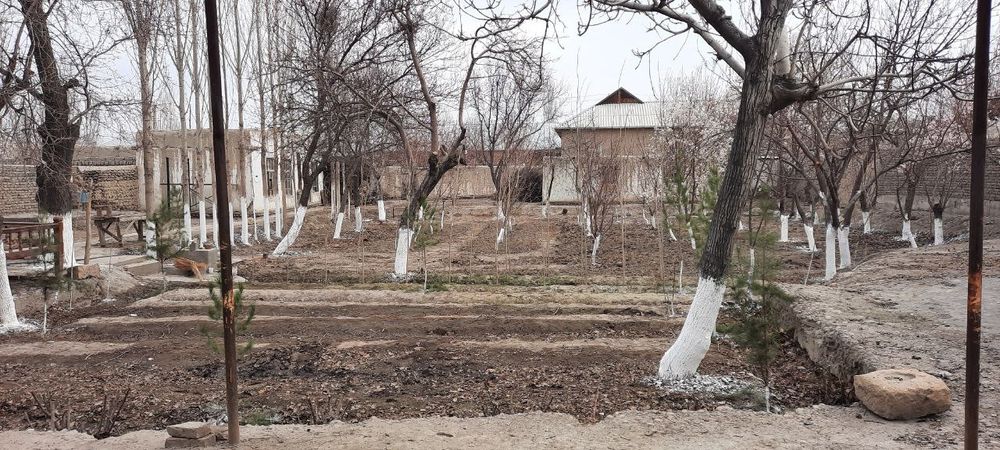 Бешарикда 16 сотихли участка сотилади.