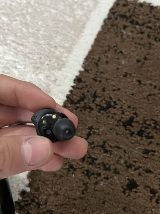 Наушник новый хорошый