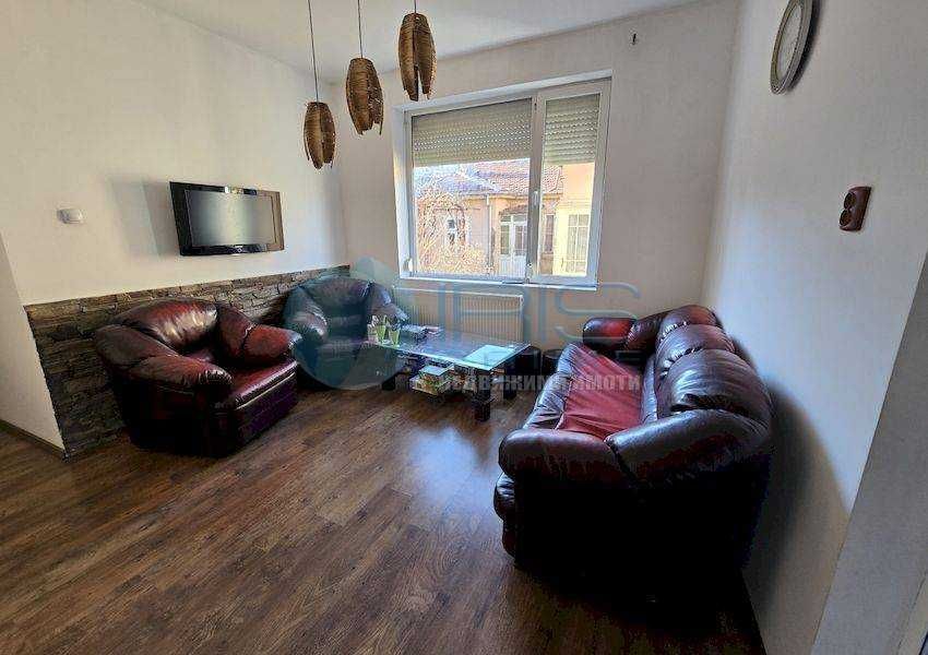 Дава се под наем Етаж от къща в Шумен, Център - 120 кв.м за 124950 € - Снимка #7